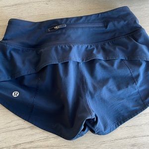 Lululemon shorty Hot 2.5” Size 0 Navy